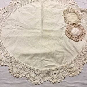 Tailors/Crafters ! Lot of 3 Vintage lace doilies &‎ runner-read description  !